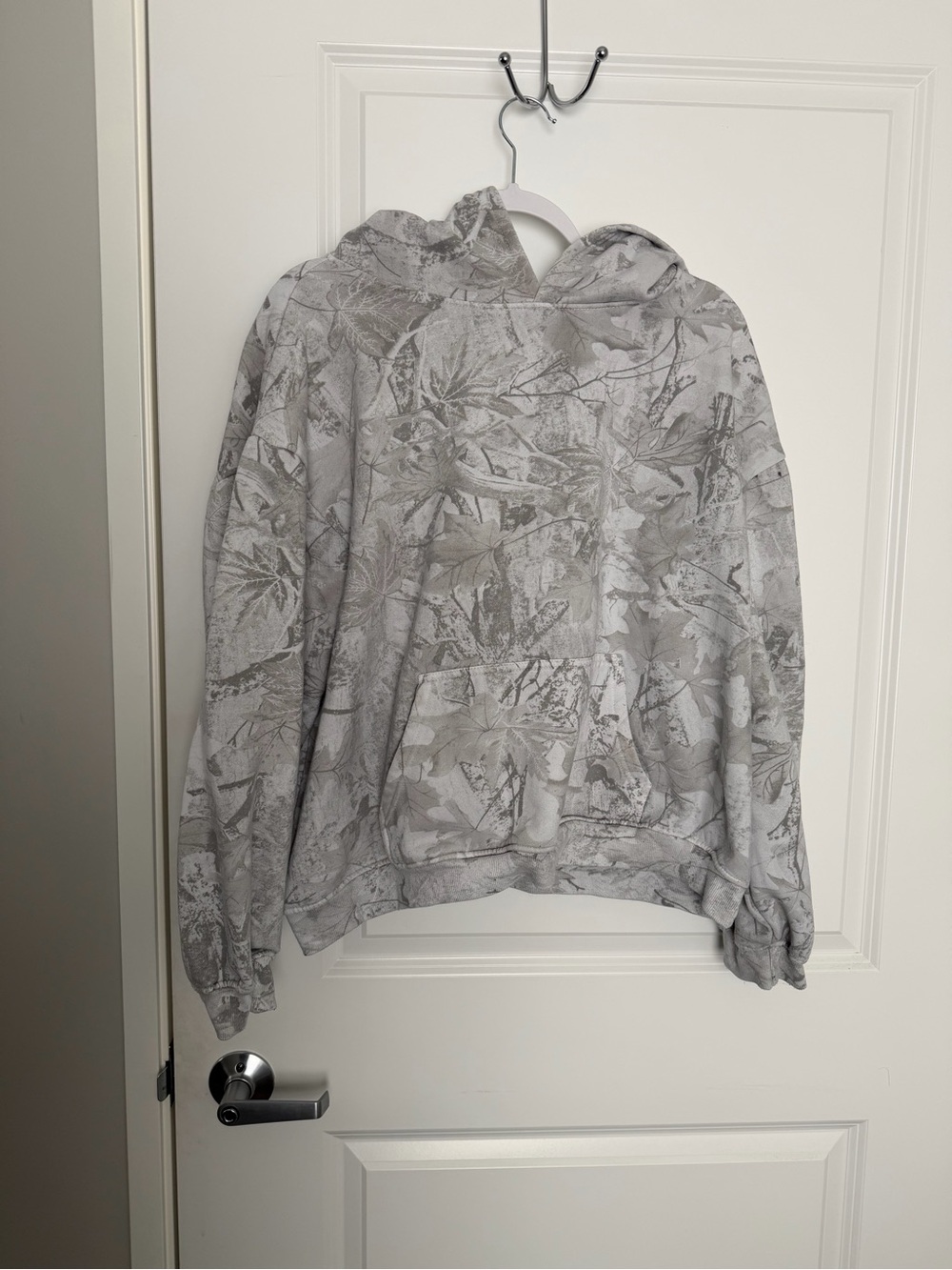Amazon Men's Light Gray Leaf Camouflage Crewneck Hoodie